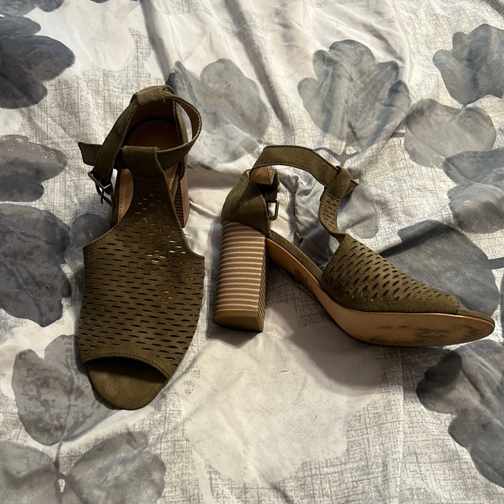 Express green heels
